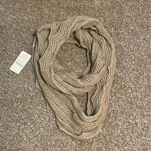 New with tags Buckle infinity scarf